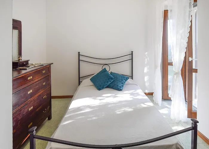 Gorgeous Apartment In Portaria With Wifi